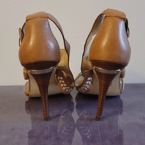 Michael Kors Tan and Gold Strappy Heeled Sandal Size 6 1/2 - Picture 3 of 4